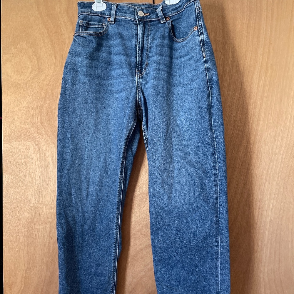 Mom jeans size 6 short